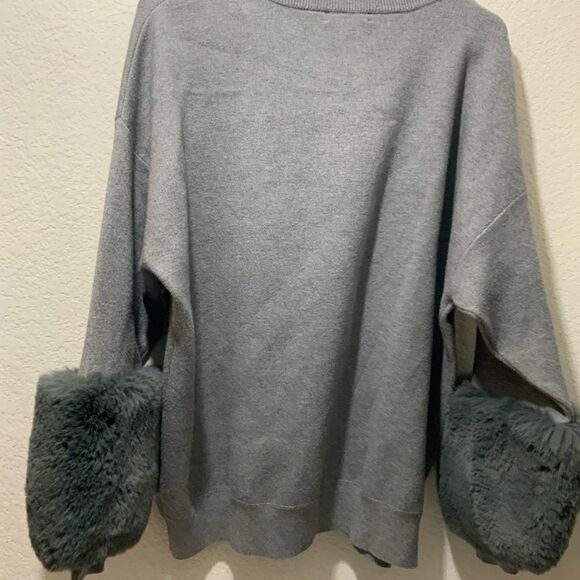 Saks fifth avenue faux fur cuff sweater NWOT - Picture 12 of 13